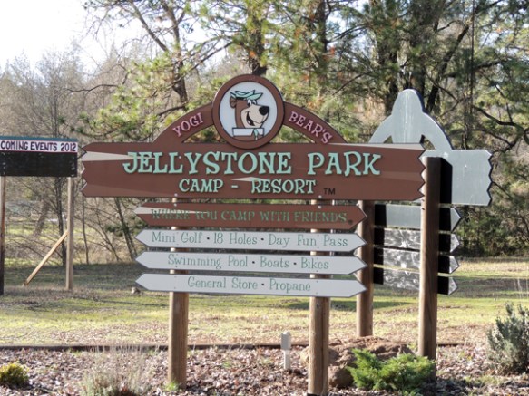 Jellystone Park Jellystone, Yogi Bear, sign